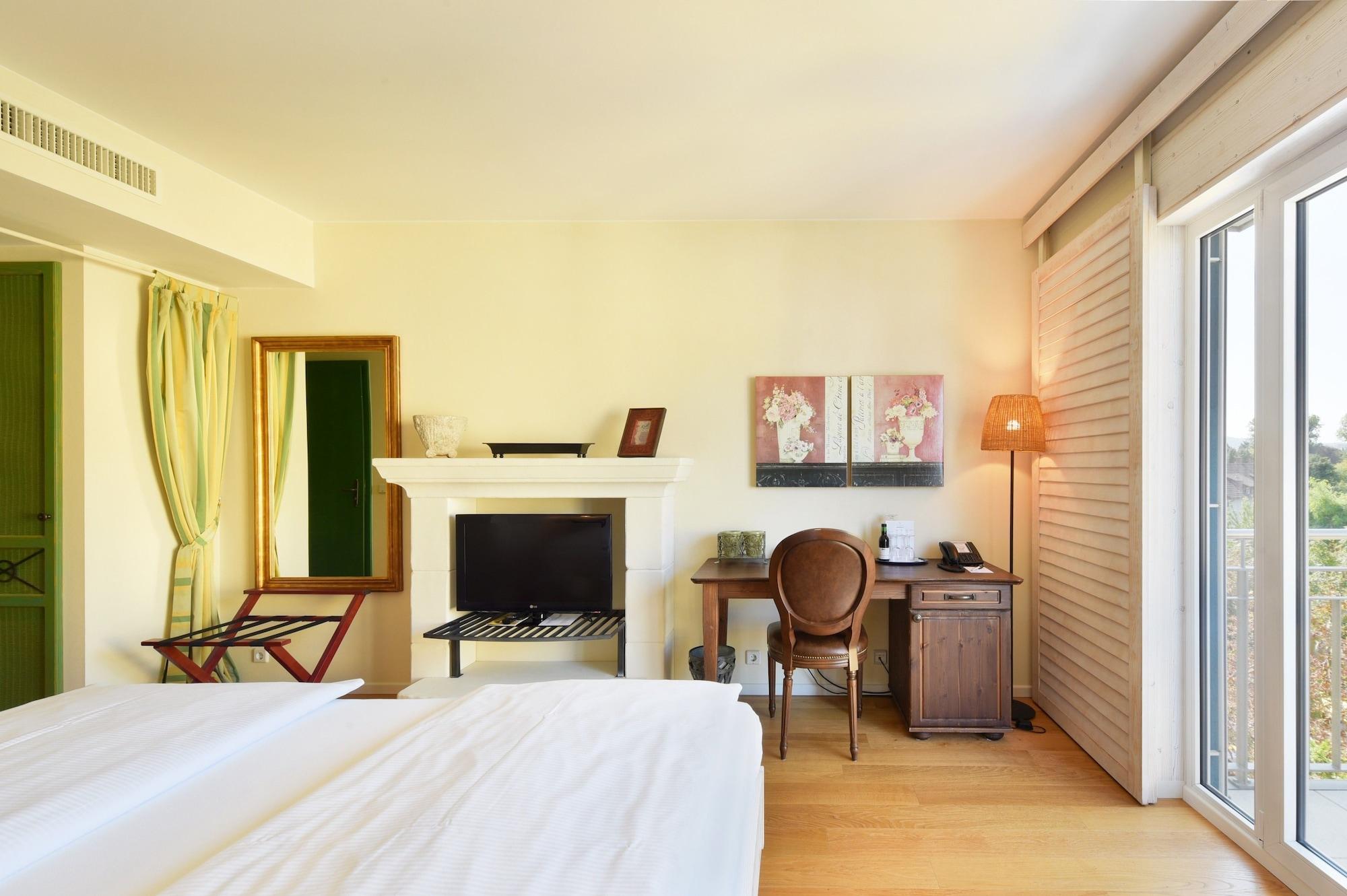 Hotel Hirschen In Freiburg-Lehen エクステリア 写真