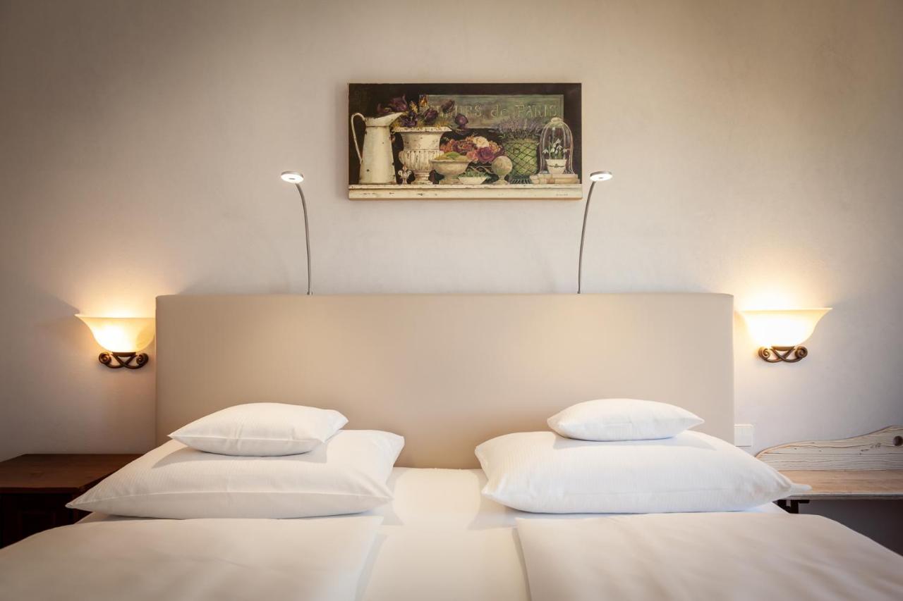 Hotel Hirschen In Freiburg-Lehen エクステリア 写真